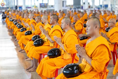 ภาพ No.318135:วันอาทิตย์ต้นเดือนที่ 5 เมษายน พ.ศ.2569 พิธีตักบาตร ณ บ้านแก้วเรือนทองคุณยายอาจารย์ฯ วัดพระธรรมกาย