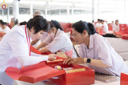 ภาพ No.212126:วันจันทร์ที่ 17 มีนาคม พ.ศ. 2568 บุญบรรจุกล่องไทยธรรม เพื่อถวายแด่พระสังฆาธิการ 40,000 กว่าวัดทั่วไทย ในวันคุ้มครองโลก 22 เมษายน พ.ศ. 2568 ณ บ้านแก้วเรือนทองคุณยายฯ วัดพระธรรมกาย