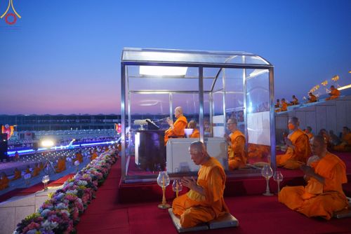 ภาพ No.124857:พิธีเวียนประทักษิณและจุดมาฆประทีป ในวันมาฆบูชา เสาร์ที่ 24 กุมภาพันธ์ พ.ศ. 2567 ณ พระมหาธรรมกายเจดีย์ วัดพระธรรมกาย