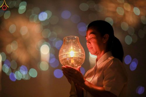 ภาพ No.122321:พิธีจุดประทีปถวายเป็นพุทธบูชา และบูชาธรรมมหาปูชนียาจารย์ พระมงคลเทพมุนี(สด จนฺทสโร) ในโครงการธรรมยาตรา กตัญญูบูชา มหาปูชนียาจารย์ พระมงคลเทพมุนี(สด จนฺทสโร) พระผู้ปราบมาร อนุสรณ์สถาน 7 แห่ง ปีที่ 12 วันที่ 31 มกราคม พ.ศ. 2567 ณ วัดพระธรรมกาย จ.ปทุมธานี (