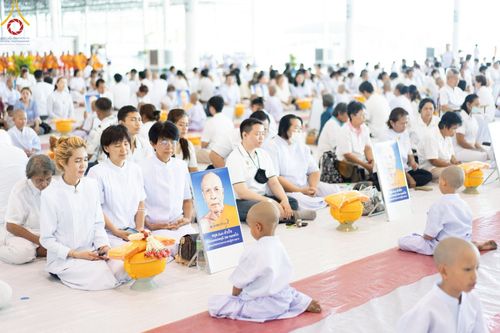 ภาพ No.215052:วันเสาร์ที่ 5 เมษายน พ.ศ. 2568 พิธีเวียนประทักษิณรอบพระมหาธรรมกายเจดีย์  พิธีวันทาเจดีย์ พิธีขอขมาและมอบผ้าไตร ในโครงการบรรพชาสามเณรฟื้นฟูพระพุทธศาสนาทั่วไทย , โครงการหน่อแก้วเปรียญธรรม รุ่นที่ 13 ,  โครงการสามเณรยุวธรรมทายาท รุ่นที่ 33 , โครงการสามเณรมั