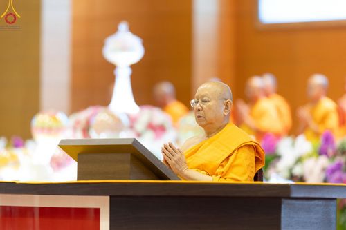 ภาพ No.143495:พิธีตักบาตร ข้าวสารอาหารแห้ง ณ บ้านแก้วเรือนทองคุณยายฯ และ พิธีบูชาข้าวพระ  ณ สภาธรรมกายสากล วัดพระธรรมกาย วันอาทิตย์ที่ 7 กรกฎาคม พ.ศ. 2567