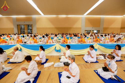 ภาพ No.60046:พิธีเจริญพระพุทธมนต์ "ฉลองอายุวัฒนมงคล 80 ปี หลวงพ่อธัมมชโย" พิธีถวายไทยธรรม คณะสงฆ์ 10,000 กว่าวัดทั่วประเทศ ในวันคุ้มครองโลก วันจันทร์ที่ 22 เมษายน พ.ศ. 2567 ณ สภาธรรมกายสากล วัดพระธรรมกาย จ.ปทุมธานี