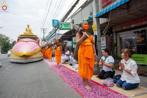 ภาพ No.120116:พิธีต้อนรับพระธรรมยาตรา ในโครงการธรรมยาตรา กตัญญูบูชา มหาปูชนียาจารย์ พระมงคลเทพมุนี(สด จนฺทสโร) พระผู้ปราบมาร อนุสรณ์สถาน 7 แห่ง ปีที่ 12 วันที่ 28 มกราคม พ.ศ. 2567 ณ วัดพระธรรมกาย จ.ปทุมธานี