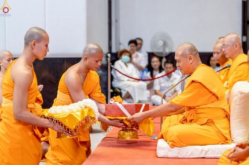 ภาพ No.227801:วันเสาร์ที่ 31 พฤษภาคม พ.ศ.2568 พิธีถวายผ้าไตรแด่สามเณรผู้เข้ารับการอุปสมบท , พิธีอุปสมบทสามเณรเตรียม DCI วัดพระธรรมกาย จ.ปทุมธานี