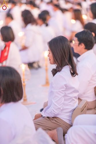 ภาพ No.192737:พิธีจุดประทีปถวายเป็นพุทธบูชา และบูชาธรรมมหาปูชนียาจารย์ ณ อนุสรณ์สถานคลองบางนางแท่น อ.สามพราน จ.นครปฐม ในโครงการธรรมยาตรา กตัญญูบูชา มหาปูชนียาจารย์ พระมงคลเทพมุนี(สด จนฺทสโร) พระผู้ปราบมาร อนุสรณ์สถาน 7 แห่ง ปีที่ 13 วันที่ 10 มกราคม พ.ศ. 2568