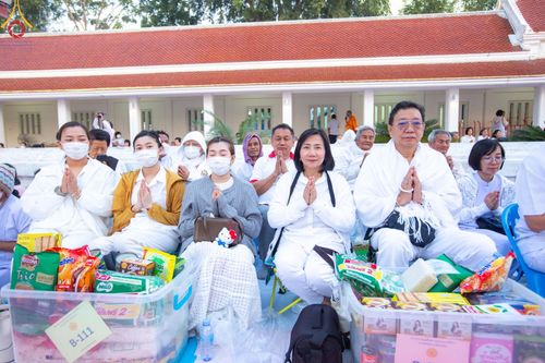 ภาพ No.197740:พิธีตักบาตรพระธรรมยาตรา ณ อนุสรณ์สถานลำดับที่ 4 สถานที่เกิดด้วยกายธรรม วัดโบสถ์(บน) ต.บางคูเวียง จ.นนทบุรี ในโครงการธรรมยาตรา กตัญญูบูชา มหาปูชนียาจารย์ พระมงคลเทพมุนี(สด จนฺทสโร) พระผู้ปราบมาร อนุสรณ์สถาน 7 แห่ง ปีที่ 13 วันที่ 19 มกราคม พ.ศ. 2568