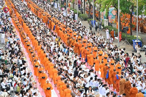 ภาพ No.210378:วันอาทิตย์ที่ 9 มีนาคม พ.ศ. 2568 พ่อเมืองโคราชจัดตักบาตรพระหมื่น ทำบุญเมือง 557 ปี