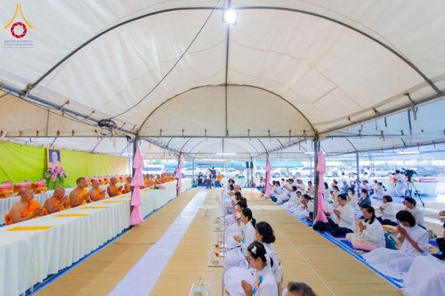 ภาพ No.198425:พิธีถวายภัตตาหารเป็นสังฆทาน แด่พระธรรมยาตรา ณ อนุสรณ์สถานบางปลา วัดบางปลา อำเภอบางเลน จังหวัดนครปฐม ในโครงการธรรมยาตรา กตัญญูบูชา มหาปูชนียาจารย์ พระมงคลเทพมุนี(สด จนฺทสโร) พระผู้ปราบมาร อนุสรณ์สถาน 7 แห่ง ปีที่ 13 วันที่ 20 มกราคม พ.ศ. 2568