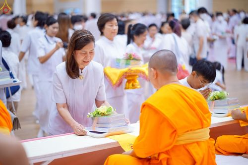 ภาพ No.225447:วันอาทิตย์ที่ 18 พฤษภาคม พ.ศ. 2568 พิธีร่วมบุญการศึกษา พระภิกษุ สามเณร ณ ห้องแก้วสารพัดนึก 2 วัดพระธรรมกาย