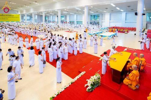 ภาพ No.264395:วันอาทิตย์ที่ 2 พฤศจิกายน พ.ศ. 2568 พิธีบูชาข้าวพระ ณ สภาธรรมกายสากล วัดพระธรรมกาย