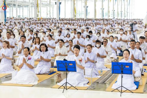 ภาพ No.151264:พิธีบูชาข้าวพระ ในวันอาทิตย์ต้นเดือน วันที่ 1 กันยายน พ.ศ. 2567 ณ สภาธรรมกายสากล วัดพระธรรมกาย