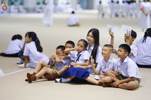 ภาพ No.146191:วันมหารำลึก ครั้งที่ 34 พิธีร่วมรำลึกถึงนักสร้างบารมีที่ล่วงลับไปแล้ว , พิธีสวดพระพุทธมนต์ ณ ห้องแก้วสารพัดนึก 1 วัดพระธรรมกาย วันเสาร์ที่ 27 กรกฎาคม พ.ศ. 2567