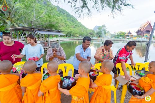 ภาพ No.222249:วันที่ 26-27 เมษายน พ.ศ. 2568 ศูนย์ปฏิบัติธรรมสวนผึ้ง ร่วมกับ ธุดงค์คสถานประจวบคีรีขันธ์ และวัดอ่าวน้อย  จัดกิจกรรมเดินธรรมยาตรา ตักบาตรข้าวสารอาหารแห้ง และจุดประทีปถวายเป็นพุทธบูชา ณ วัดอ่าวน้อย จ.ประจวบคีรีขันธ์