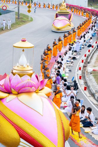 ภาพ No.120414:พิธีต้อนรับพระธรรมยาตรา ในโครงการธรรมยาตรา กตัญญูบูชา มหาปูชนียาจารย์ พระมงคลเทพมุนี(สด จนฺทสโร) พระผู้ปราบมาร อนุสรณ์สถาน 7 แห่ง ปีที่ 12 วันที่ 28 มกราคม พ.ศ. 2567 ณ วัดพระธรรมกาย จ.ปทุมธานี (ชุดที่ 2)