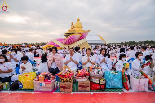 ภาพ No.118567:พิธีตักบาตรพระธรรมยาตรา ปีที่ 12 ณ อนุสรณ์สถานลำดับที่ 5 สถานที่เผยแผ่วิชชาธรรมกายครั้งแรก อนุสรณ์สถานบางปลา จ.นครปฐม วันที่ 25 มกราคม พ.ศ. 2567