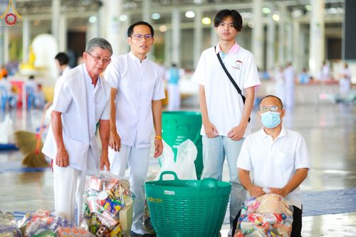 ภาพ No.139166:พิธีตักบาตร , พิธีบูชาข้าวพระ ณ ห้องแก้วสารพัด 1 สภาธรรมกายสากล วัดพระธรรมกาย วันอาทิตย์ต้นเดือนที่ 2 มิถุนายน พ.ศ. 2567