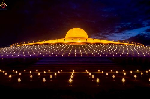 ภาพ No.241079:วันพุธที่ 27 สิงหาคม พ.ศ. 2568 พิธีจุดประทีป ในวันธรรมชัย ณ วัดพระธรรมกาย