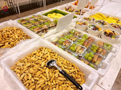 ภาพ No.204387:พิธีถวายภัตตาหารเป็นสังฆทาน แด่พระธรรมยาตรา ณ วัดพระธรรมกาย ตำบลคลองสาม อำเภอคลองหลวง จังหวัดปทุมธานี ในโครงการธรรมยาตรา กตัญญูบูชา มหาปูชนียาจารย์ พระมงคลเทพมุนี(สด จนฺทสโร) พระผู้ปราบมาร อนุสรณ์สถาน 7 แห่ง ปีที่ 13 วันที่ 31 มกราคม พ.ศ. 2568