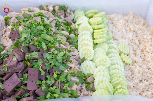 ภาพ No.191126:พิธีถวายภัตตาหารเป็นสังฆทาน แด่พระธรรมยาตรา ณ อนุสรณ์สถานคลองบางนางแท่น อ.สามพราน จ.นครปฐม ในโครงการธรรมยาตรา กตัญญูบูชา มหาปูชนียาจารย์ พระมงคลเทพมุนี(สด จนฺทสโร) พระผู้ปราบมาร อนุสรณ์สถาน 7 แห่ง ปีที่ 13 วันที่ 8 มกราคม พ.ศ. 2568