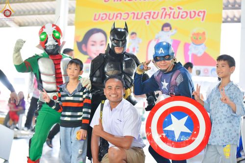 ภาพ No.193966:วัดพระธรรมกาย จัดงานวันเด็กแห่งชาติ ประจำปี พ.ศ.2568 ออกร้านอาหาร 200 ร้าน มอบของขวัญหลายหมื่นชิ้น วันที่ 12 มกราคม พ.ศ. 2568 วัดพระธรรมกาย อ.คลองหลวง จ.ปทุมธานี