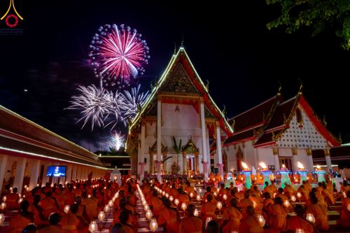 ภาพ No.112114:พิธีจุดประทีปถวายเป็นพุทธบูชา และบูชาธรรมมหาปูชนียาจารย์ พระมงคลเทพมุนี(สด จนฺทสโร) ในโครงการธรรมยาตรา กตัญญูบูชา มหาปูชนียาจารย์ พระมงคลเทพมุนี(สด จนฺทสโร) พระผู้ปราบมาร อนุสรณ์สถาน 7 แห่ง ปีที่ 12 วันที่ 14 มกราคม พ.ศ. 2567 ณ วัดสองพี่น้อง อ.สองพี่น้อง