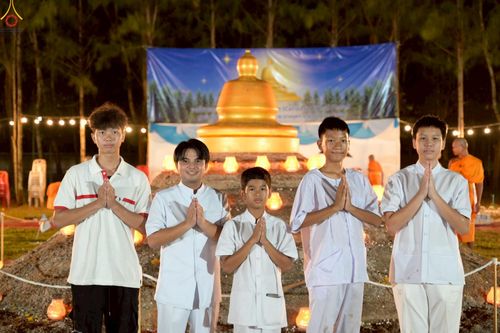 ภาพ No.238447:วันเสาร์ที่ 9 สิงหาคม พ.ศ. 2568 พิธีกลั่นแผ่นดิน โปรยทราย และจุดประทีปถวายเป็นพุทธบูชา จ.ระยอง สถาปนาองค์พระเจดีย์เพื่อสร้างสันติภาพโลก ณ ศูนย์ปฏิบัติธรรมระยอง(บ้านช่องลม) ต.บางบุตร อ.บ้านค่าย จ.ระยอง