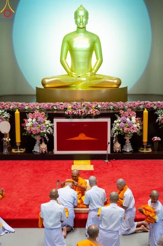 ภาพ No.159802:พิธีตัดปอยผมปลงผมนาคธรรมทายาท, พิธีบรรพชาอุปสมบทหมู่ โครงการอุปสมบทหมู่บูชาธรรม 140 ปี พระมงคลเทพมุนี (สด จนฺทสโร) ณ โบสถ์พระไตรปิฏก วัดพระธรรมกาย วันเสาร์ที่ 5 ตุลาคม พ.ศ. 2567