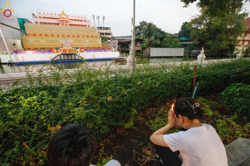 ภาพ No.119264:พิธีจุดประทีปถวายเป็นพุทธบูชา และบูชาธรรมมหาปูชนียาจารย์ พระมงคลเทพมุนี(สด จนฺทสโร) ในโครงการธรรมยาตราฯ วันที่ 26 มกราคม พ.ศ. 2567 ณ อาคารธรรมยาตรา กตัญญูบูชามหาปูชนียาจารย์ ตรงข้ามวัดปากน้ำภาษีเจริญ จ.กรุงเทพมหานคร