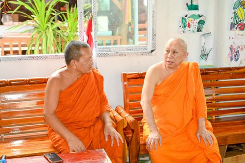 ภาพ No.235499:วันที่ 30-31 กรกฎาคม พ.ศ. 2568 วัดพระธรรมกาย มูลนิธิธรรมกาย ร่วมกับศูนย์ส่งเสริมศีลธรรมจังหวัดสุรินทร์ เปิดศูนย์พักพิงชั่วคราวเพื่อช่วยเหลือประชาชน ผู้อพยพจากเหตุปะทะกันตามแนวชายแดน ไทย-กัมพูชา ตั้งแต่วันที่ 24 กรกฎาคม พ.ศ.2568 เป็นต้นไป