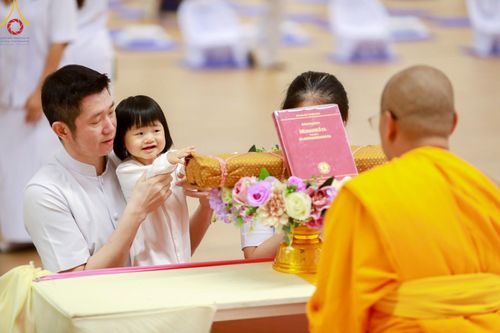 ภาพ No.138902:พิธีถวายกองทุนสนับสนุน การสร้างพระไตรปิฎกฉบับธรรมชัย และอนุรักษ์คัมภีร์ใบลาน น้อมบูชาธรรมหลวงพ่อธัมมชโย 80 ปี ณ ห้องแก้วสารพัดนึก 2 วัดพระธรรมกาย วันเสาร์ที่ 1 มิถุนายน พศ. 2567