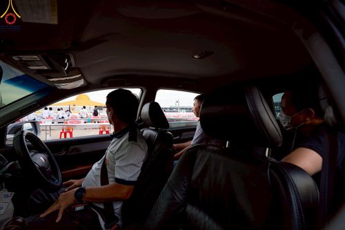 ภาพ No.219175:วันที่ 19-21 เมษายน พ.ศ. 2568 การเตรียมงานในลานธรรม , วิหารคด เพื่องานวันคุ้มครองโลก 22 เมษายน พ.ศ. 2568