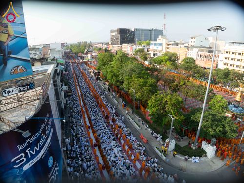 ภาพ No.312650:วันอาทิตย์ที่ 8 มีนาคม พ.ศ.2569 ทำบุญเมืองนครราชสีมา 558 ปี ตักบาตรพระ 10,000 รูป