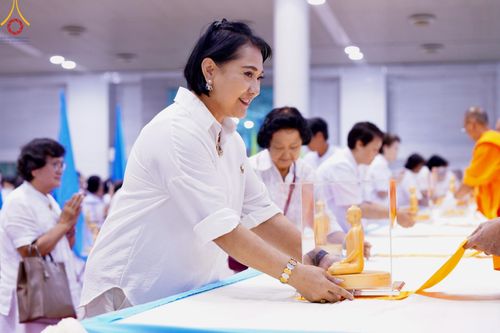 ภาพ No.159578:สัมมนาพิเศษและพิธีมอบองค์พระธรรมกาย 2,000 องค์ ณ ห้องแก้วสารพัดนึก 1 วัดพระธรรมกาย วันอาทิตย์ต้นเดือนที่ 6 ตุลาคม พ.ศ. 2567