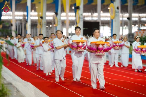 ภาพ No.134404:พิธีทอดผ้าป่าสมทบ มหาสังฆทาน 10,000 วัด ทั่วไทย วันอาทิตย์ต้นเดือนที่ 7 เมษายน พ.ศ.2567 ณ ห้องแก้วสารพัดนึก 1 สภาธรรมกายสากล  วัดพระธรรมกาย จ.ปทุมธานี