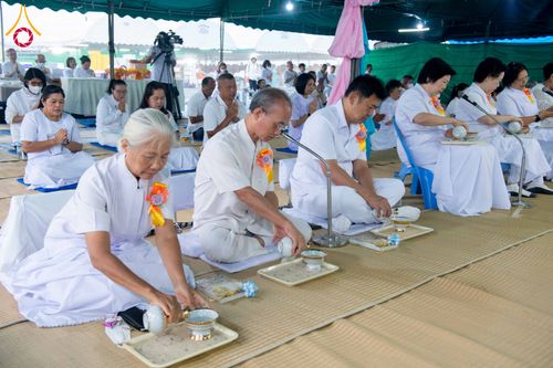 ภาพ No.298609:วันที่ 20 มกราคม พ.ศ. 2569 พิธีถวายภัตตาหารเป็นสังฆทาน แด่พระธรรมยาตรา ณ อนุสรณ์สถานบางปลา วัดบางปลา อำเภอบางเลน จังหวัดนครปฐม ในโครงการธรรมยาตรา กตัญญูบูชา มหาปูชนียาจารย์ พระมงคลเทพมุนี(สด จนฺทสโร) พระผู้ปราบมาร อนุสรณ์สถาน 7 แห่ง ปีที่ 14