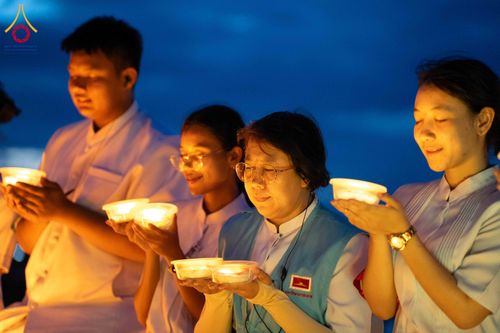 ภาพ No.345811:วันพฤหัสบดีที่ 27 สิงหาคม พ.ศ.2569 พิธีจุดประทีป เนื่องในวันธรรมชัย ณ วัดพระธรรมกาย ปทุมธานี