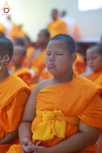 ภาพ No.321840:วันที่ 12 เมษายน พ.ศ.2569 ตักบาตรสงกรานต์ฉลองสามเณรใหม่  ณ ศูนย์ปฏิบัติธรรมระยอง(บ้านช่องลม)