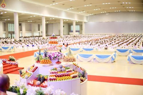 ภาพ No.337872:วันอาทิตย์ต้นเดือน 5 กรกฎาคม พ.ศ.2569 พิธีบูชาข้าวพระ ณ สภาธรรมกายสากล วัดพระธรรมกาย