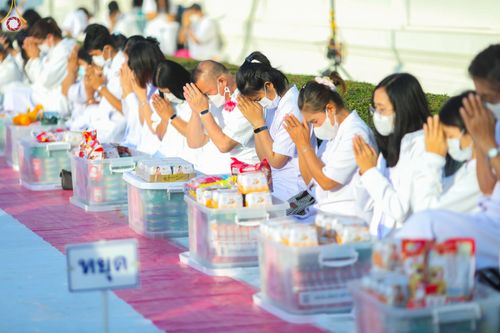 ภาพ No.73595:พิธีตักบาตรพระธรรมยาตราฯ ในโครงการธรรมยาตรากตัญญูบูชา มหาปูชนียาจารย์ พระมงคลเทพมุนี(สด จนฺทสโร) พระผู้ปราบมาร ปีที่ 11 ณ อนุสรณ์สถานลำดับที่ 4 สถานที่เกิดด้วยกายธรรม วัดโบสถ์ (บน) บางคูเวียง อ.บางกรวย จ.นนทบุรี วันที่ 22 มกราคม พ.ศ. 2566