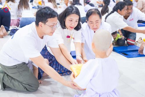 ภาพ No.317479:วันอาทิตย์ ที่ 29 มีนาคม พ.ศ.2569  พิธีปลงผม , พิธีขอขมามอบบาตรและผ้าไตร , พิธีบรรพชา ณ ศูนย์ปฏิบัติธรรมสมุทรปราการ จำนวน 42 รูป