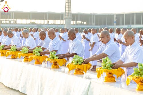 ภาพ No.320854:วันเสาร์ที่ 11 เมษายน พ.ศ.2569 พิธีเวียนประทักษิณ พิธีวันทาเจดีย์ โครงการอุปสมบทหมู่ บูชาธรรมหลวงพ่อธัมมชโย พ.ศ.2569 โครงการอุปสมบทหมู่ธรรมทายาท ระดับอุดมศึกษา รุ่น 53 (ภาคฤดูร้อน) ณ วัดพระธรรมกาย ปทุมธานี