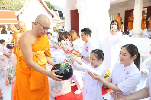 ภาพ No.297669:วันที่ 18 มกราคม พ.ศ. 2569 พิธีตักบาตรพระธรรมยาตรา ณ วัดโบสถ์บน ต.บางคูเวียง จ.นนทบุรี อนุสรณ์สถานลำดับที่ 4 สถานที่เกิดด้วยกายธรรม ในโครงการธรรมยาตรา กตัญญูบูชา มหาปูชนียาจารย์ พระมงคลเทพมุนี(สด จนฺทสโร) พระผู้ปราบมาร อนุสรณ์สถาน 7 แห่ง ปีที่ 14