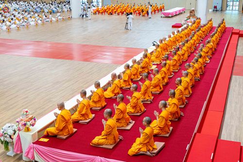 ภาพ No.343608:วันที่ 16 สิงหาคม พ.ศ.2569 พิธีถวายคิลานเภสัช และอุปกรณ์ทางการแพทย์ ณ ห้องแก้วสารพัดนึก2 วัดพระธรรมกาย