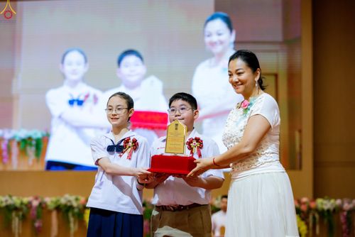 ภาพ No.311906:วันอังคารที่ 3 มีนาคม พ.ศ.2569 พิธีมอบโล่วัชรเกียรติยศ โครงการตอบปัญหาธรรมะทางก้าวหน้า ครั่งที่ 43, พิธีมอบโล่วัชรเกียรติยศ โครงการสอบตอบปัญหาศีลธรรม เพื่อสันติภาพโลก (World-Pec) ครั้งที่ 19 ณ สภาธรรมกายสากล วัดพระธรรมกาย