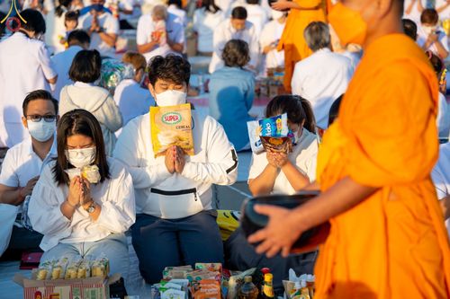 ภาพ No.68740:พิธีตักบาตรฉลองพระใหม่ วันที่ 1 มกราคม พ.ศ. 2566 ณ วัดพระธรรมกาย จ.ปทุมธานี