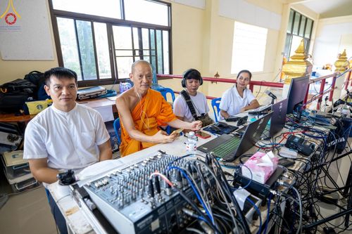 ภาพ No.137690:พิธีตักบาตร พิธีถวายสังฆทานแด่คณะสงฆ์ 323 วัด พิธีทำบุญอุทิศส่วนกุศลแด่ผู้วายชนม์ ในเหตุการณ์ความไม่สงบ 4 จังหวัดชายแดนภาคใต้ ปีที่ 20 ครั้งที่ 169 และพิธีมอบกองทุนหนุนแรงใจช่วยครูใต้ ปีที่ 17 ครั้งที่ 134 วันที่ 25 พฤษภาคม พ.ศ.2567 อ.ตากใบ จ.นราธิวาส