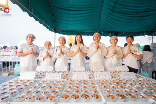 ภาพ No.297853:วันที่ 19 มกราคม พ.ศ. 2569 พิธีถวายภัตตาหารเป็นสังฆทาน แด่พระธรรมยาตรา ณ อนุสรณ์สถานบางปลา วัดบางปลา อำเภอบางเลน จังหวัดนครปฐม ในโครงการธรรมยาตรา กตัญญูบูชา มหาปูชนียาจารย์ พระมงคลเทพมุนี(สด จนฺทสโร) พระผู้ปราบมาร อนุสรณ์สถาน 7 แห่ง ปีที่ 14