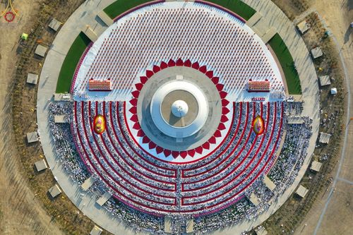 ภาพ No.74776:พิธีตักบาตรพระธรรมยาตราฯ ในโครงการธรรมยาตรากตัญญูบูชา มหาปูชนียาจารย์ พระมงคลเทพมุนี(สด จนฺทสโร) พระผู้ปราบมาร ปีที่ 11 ณ อนุสรณ์สถานลำดับที่ 5 สถานที่เผยแผ่วิชชาธรรมกายครั้งแรก อนุสรณ์สถานบางปลา วัดบางปลา อ.บางเลน จ.นครปฐม วันที่ 29 มกราคม พ.ศ. 2566