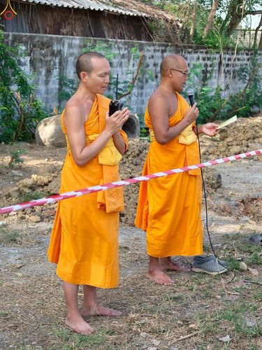 ภาพ No.306600:ภาพเบื้องหลังอาสาสมัครรวมใจ ชุดที่ 5 ในโครงการธรรมยาตรา กตัญญูบูชา มหาปูชนียาจารย์ พระมงคลเทพมุนี(สด จนฺทสโร) พระผู้ปราบมาร อนุสรณ์สถาน 7 แห่ง ปีที่ 14